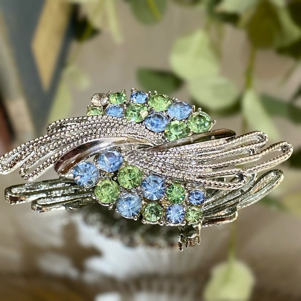 Vintage Coro Large Brooch Signed Blue Green Rhinestones Silver Setting - Picture 2 of 7